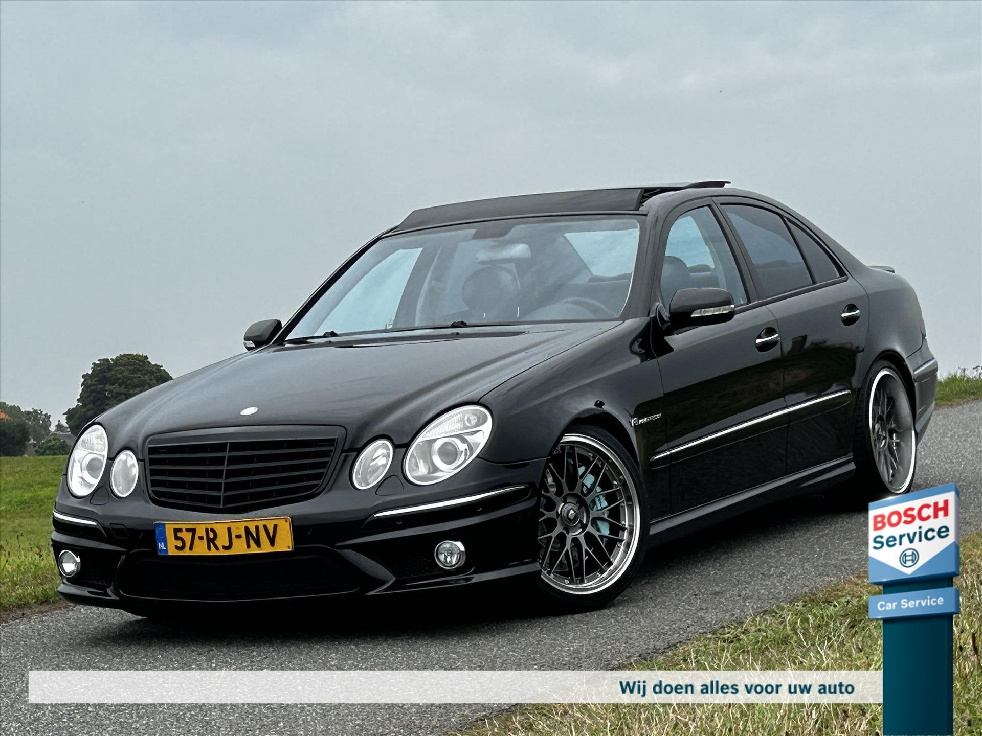 Mercedes E-Klasse 5.4 E55 AMG SEDAN / PANO / BC Racing Schro, Auto's, Automaat, Xenon verlichting, Gebruikt, Zwart