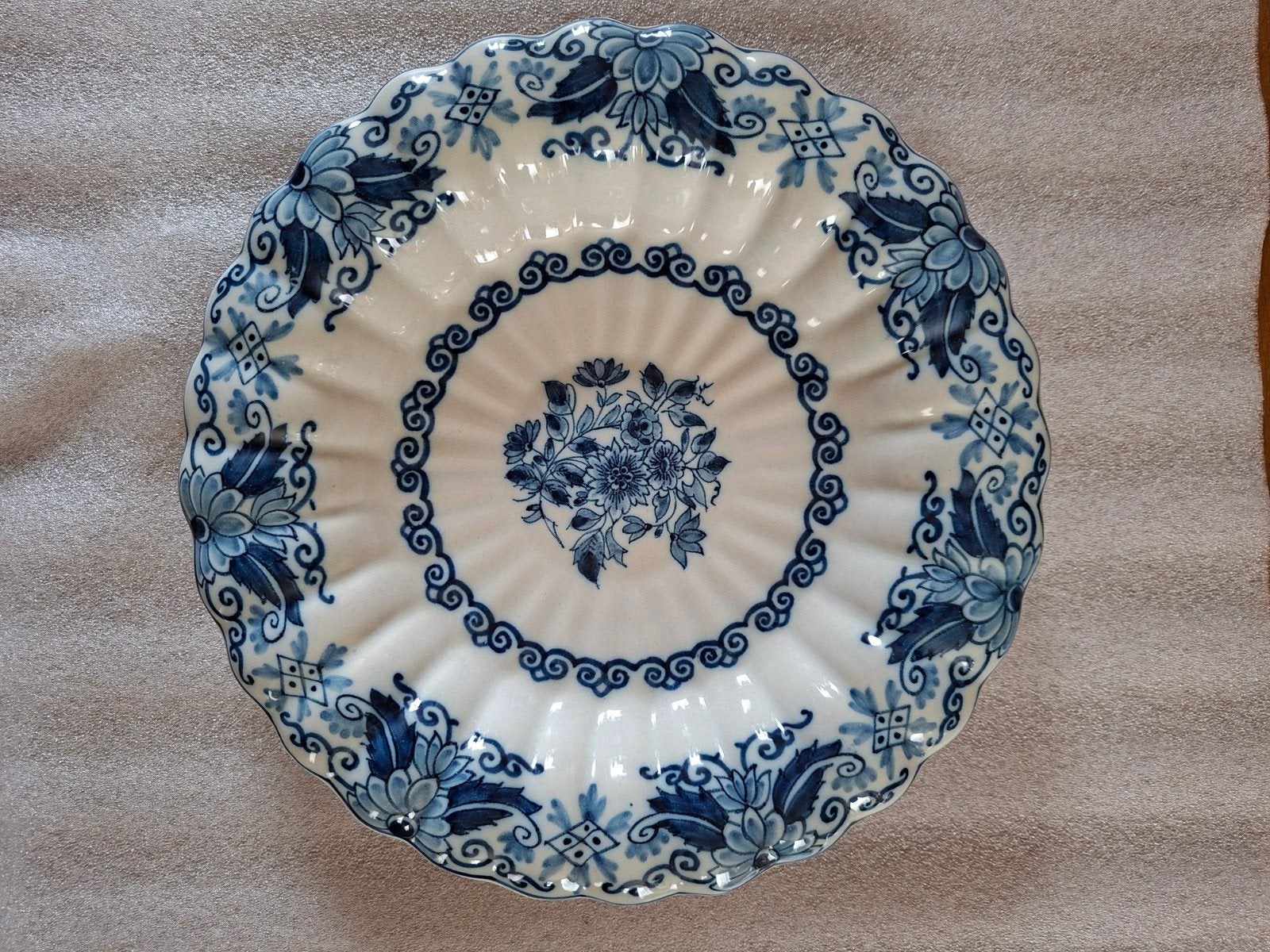 plooischotel Makkumer aardewerk, diam. 30 cm., Ophalen of Verzenden