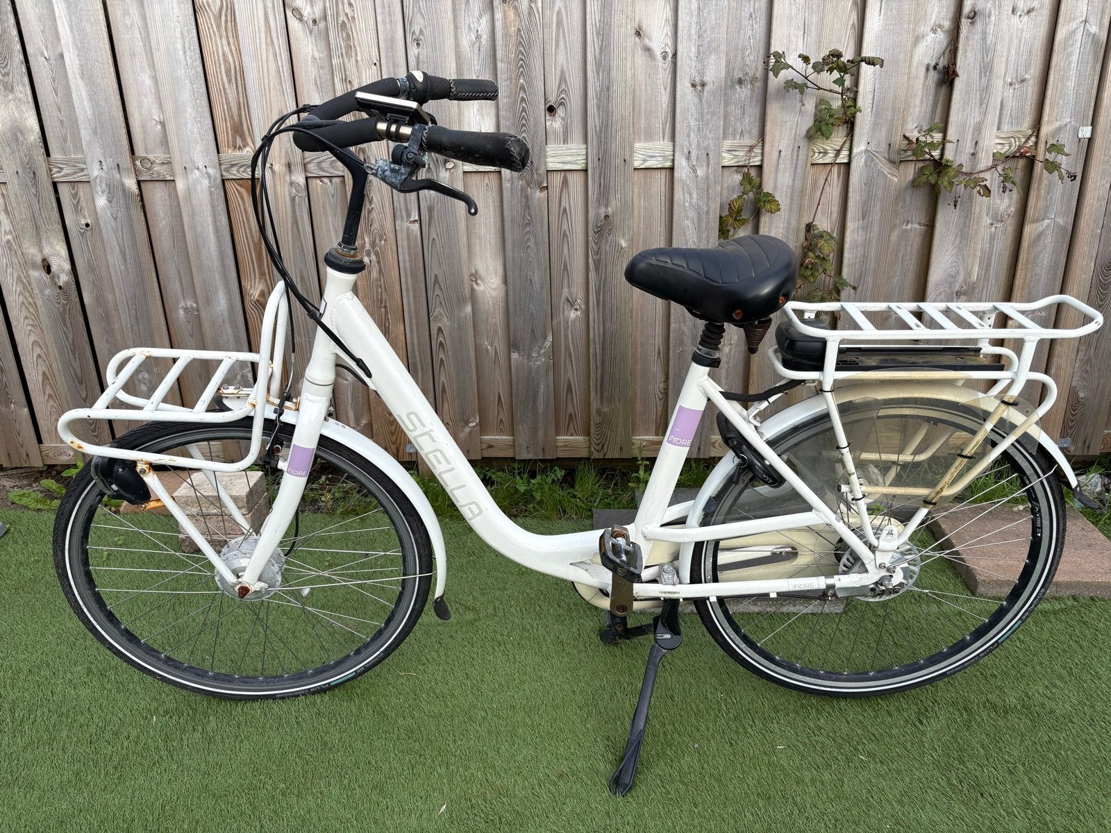 Witte Stella elektrische fiets met voor- en achterdrager, Fietsen en Brommers, Ophalen of Verzenden, Gebruikt, Overige merken
