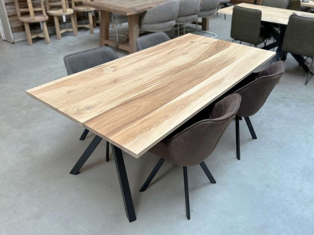 Eettafel - Eiken tafelblad - Brede lamellen  - 28 mm dik, 100 tot 150 cm, Vijf personen of meer, Rechthoekig, Niet ingevuld