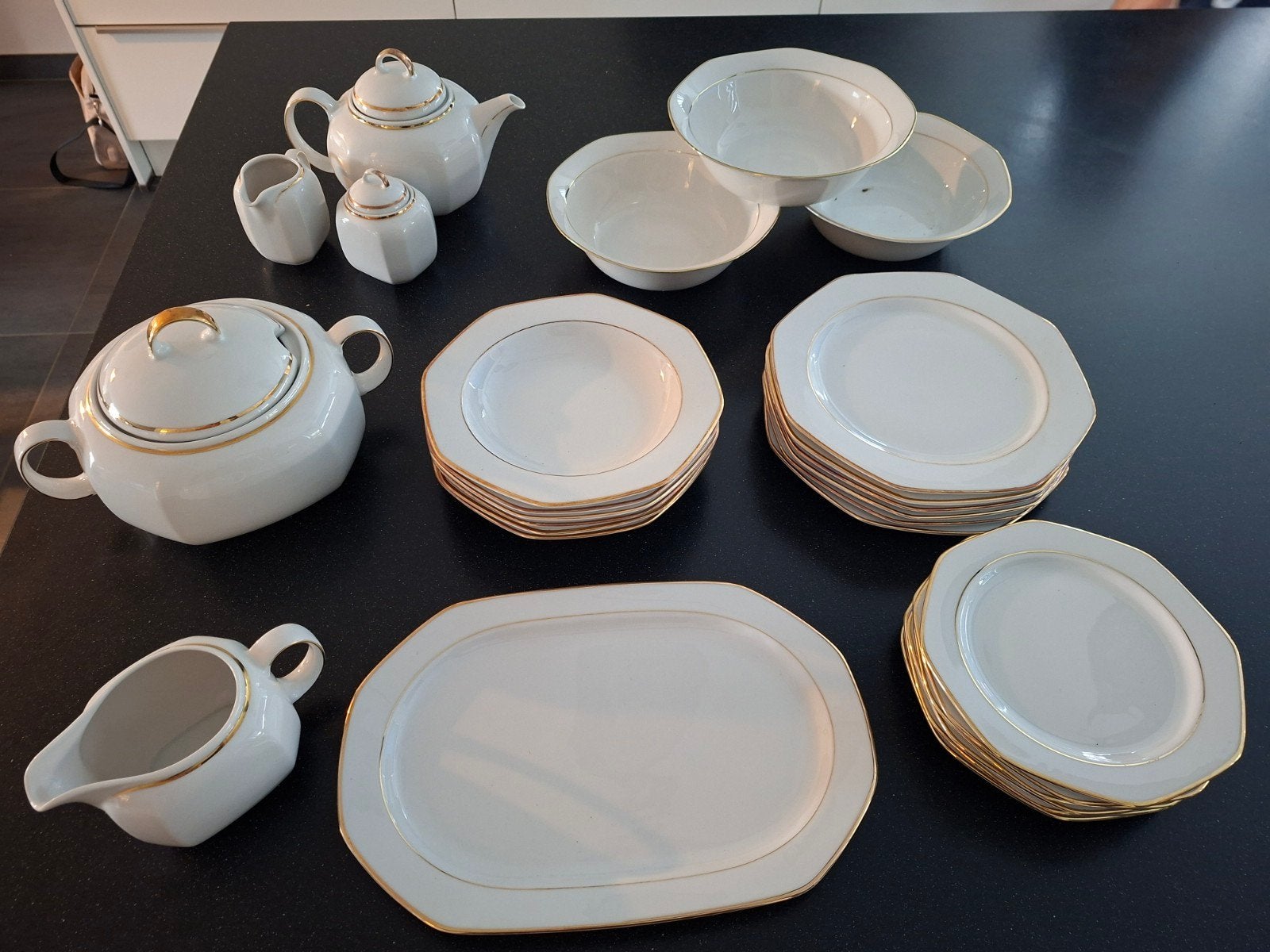 Wit servies met gouden rand - compleet Winterling Röslau, Antiek en Kunst, Antiek | Servies compleet, Ophalen of Verzenden