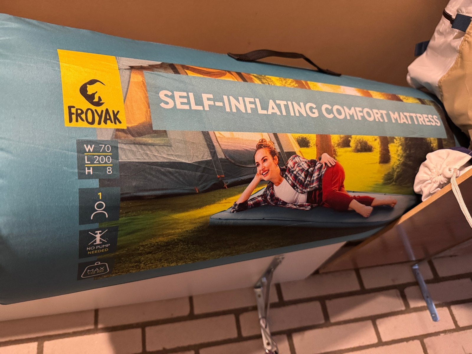 Froyak self-inflating mattress 70 x 200 x 8 cm, Caravans en Kamperen, Slaapmatten, Ophalen of Verzenden