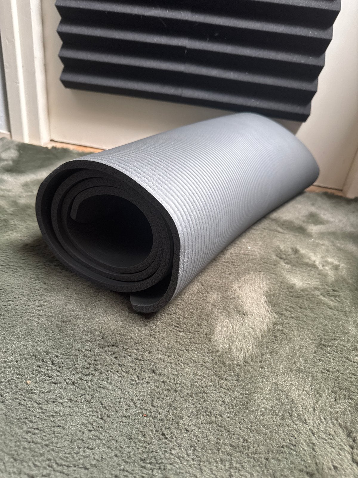 Fitnessmat - Grijs - 1.5m, Sport en Fitness, Fitnessmaterialen, Ophalen, Zo goed als nieuw, Armen, Fitnessmat