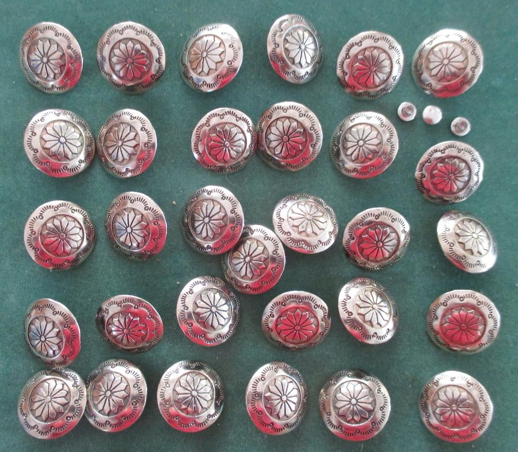 0083. Metalen concho’s. 31 stuks, diam. 25 mm., Ophalen of Verzenden, Nieuw, Overige typen