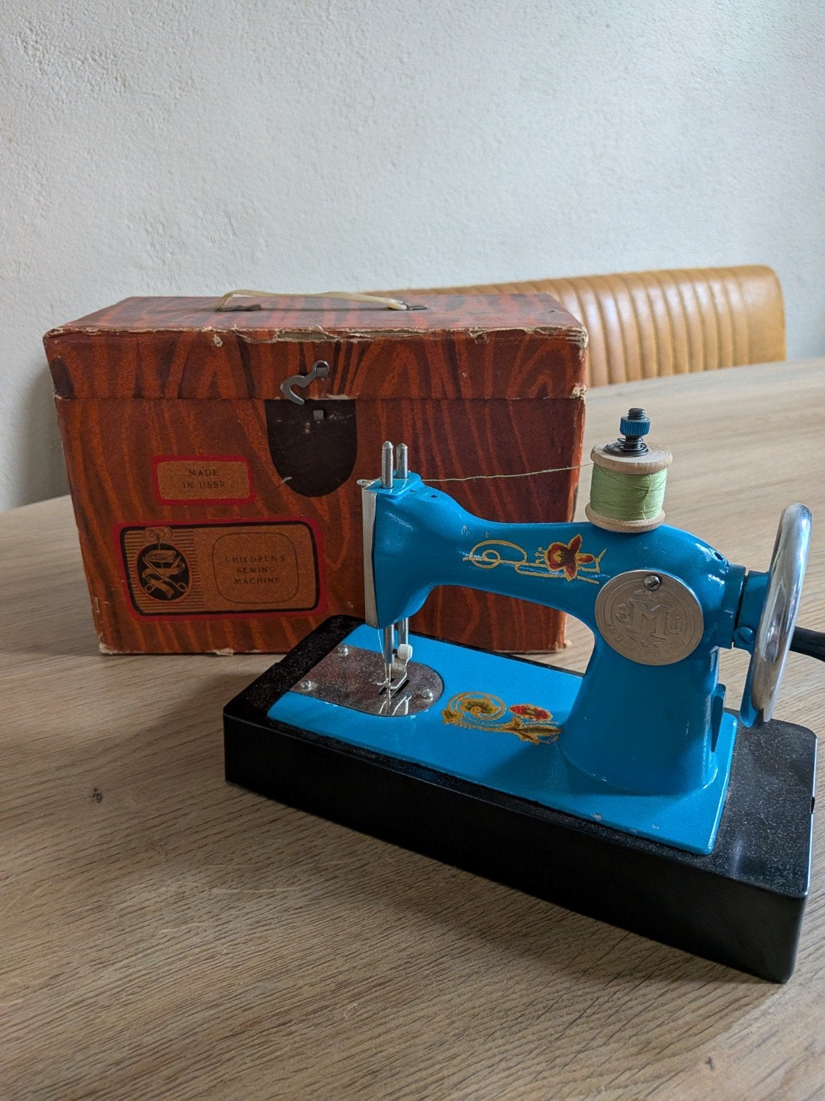 Vintage kinder naaimachine(ussr) jaren 60

Vintage blauwe ki, Ophalen, Zo goed als nieuw