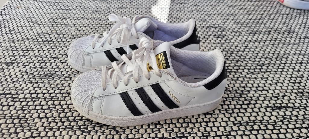 Adidas Superstar schoenen, maat 32, Ophalen of Verzenden, Zo goed als nieuw