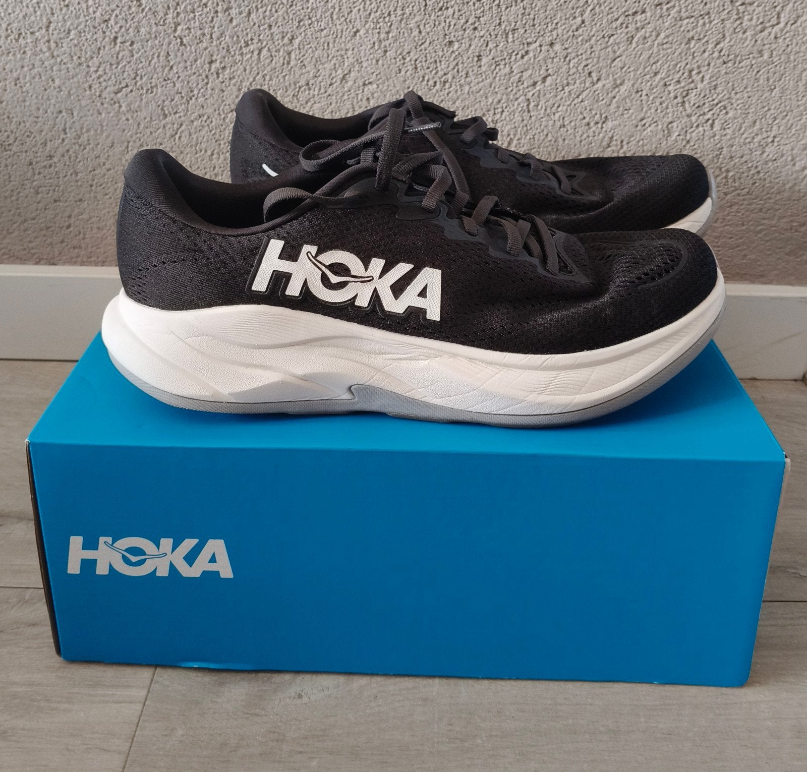 HOKA Rincon 4

Mt. 42 2/3., Ophalen of Verzenden, Zo goed als nieuw, Hardloopschoenen, Overige merken