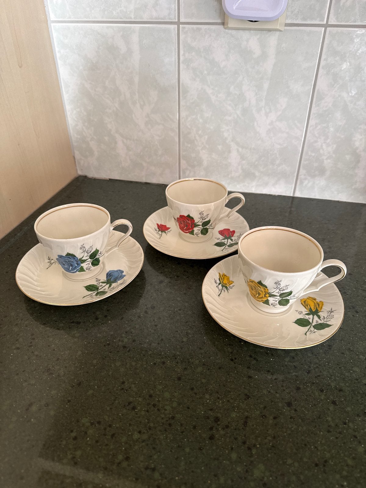 Set van 3 Vintage Porseleinen Kop en Schotels met Rozen, Ophalen of Verzenden