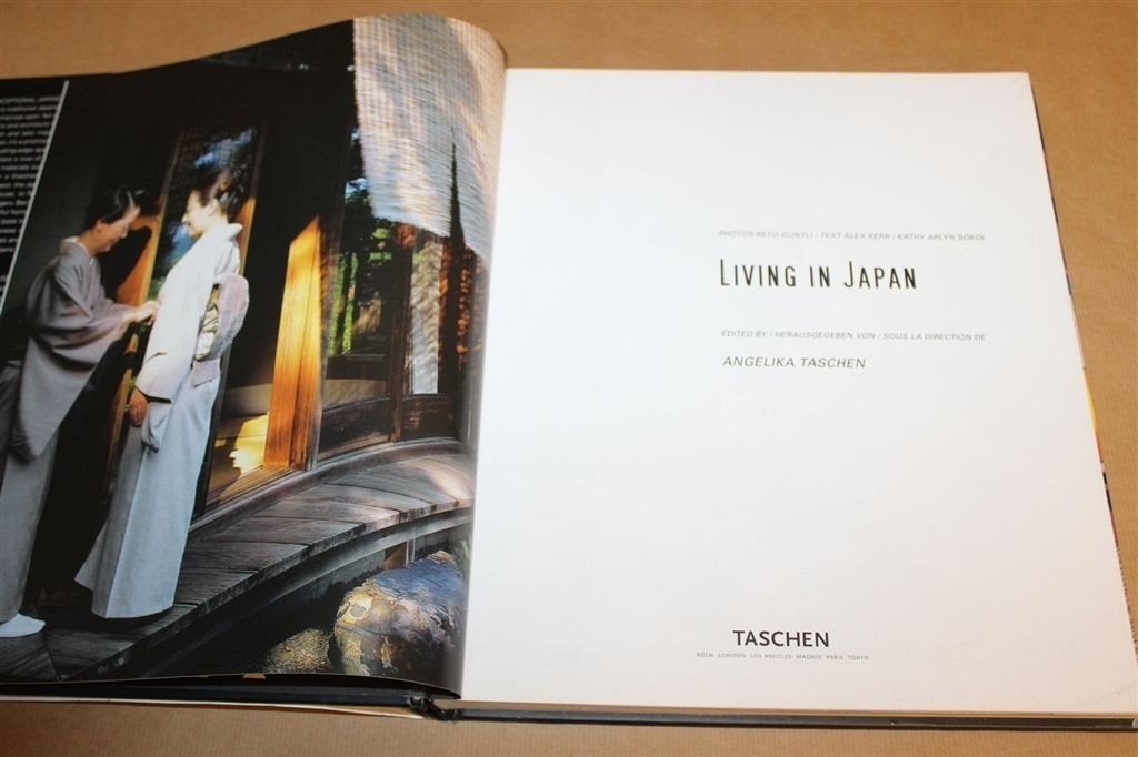 Living in Japan — Fotoboek Japanse Woonhuizen & Architectuur, Ophalen of Verzenden, Gelezen, Architecten