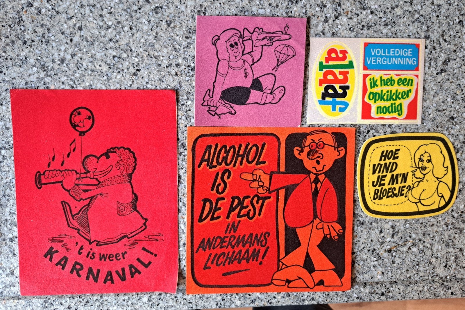 12 Vintage stoffen stickers voor op een stofjas karnaval, Ophalen of Verzenden, Zo goed als nieuw, Strip of Tekenfilm