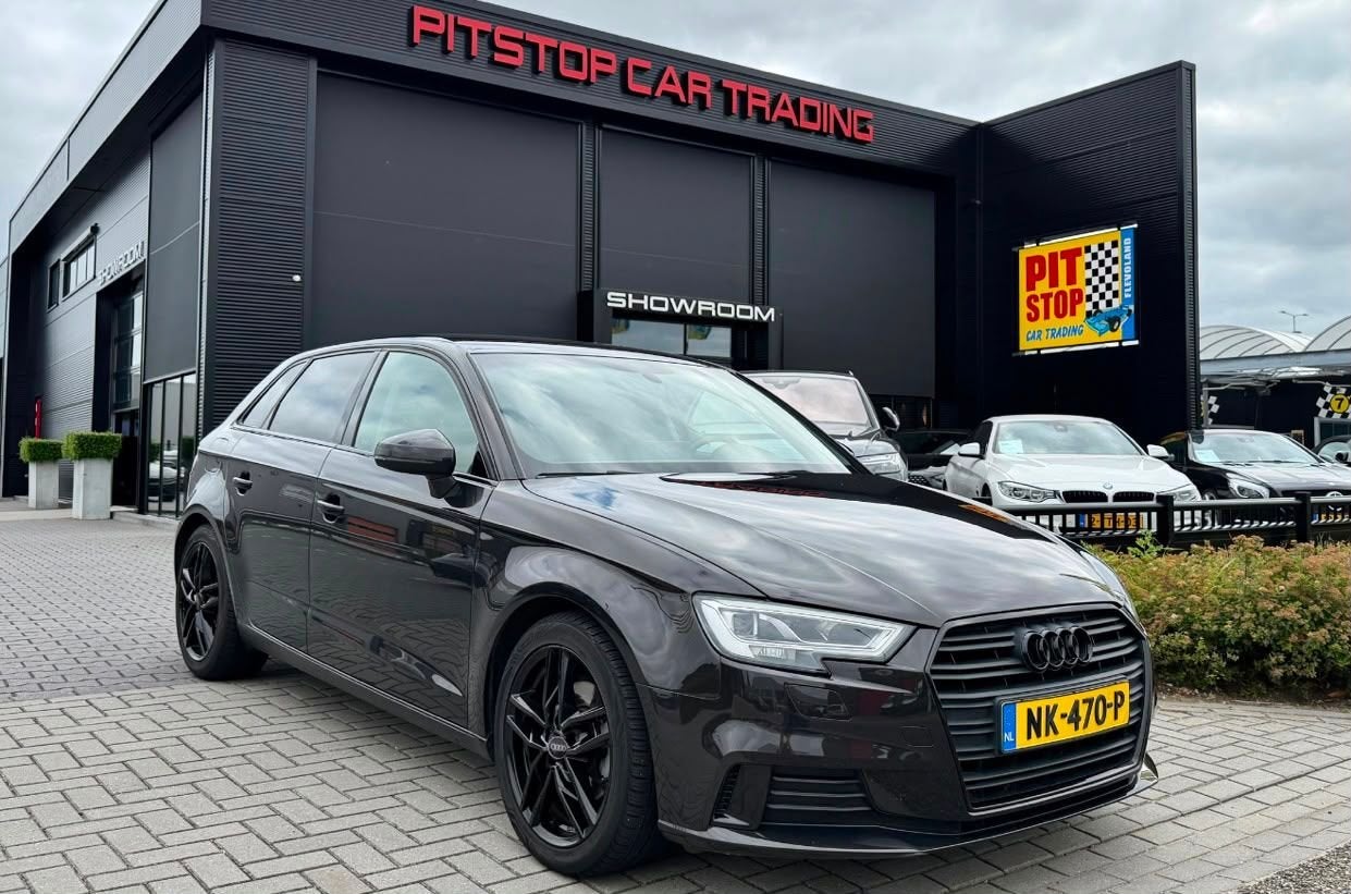 Audi A3  110 PK, NL Auto, PDC, Navi, Black Pack, Voorwielaandrijving, Parkeersensor, Zwart, 4 cilinders