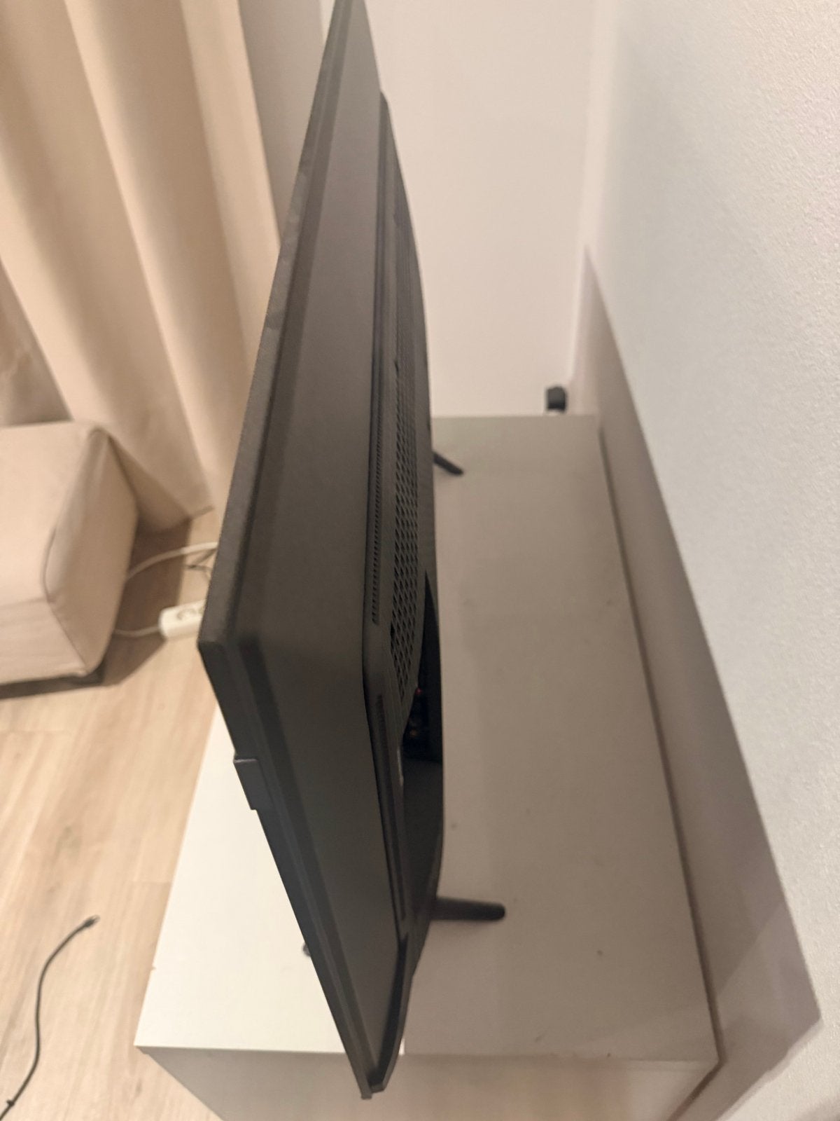 Foto 4 van TLC QLED 43’ (109 cm) Smart TV - Zo goed als nieuw