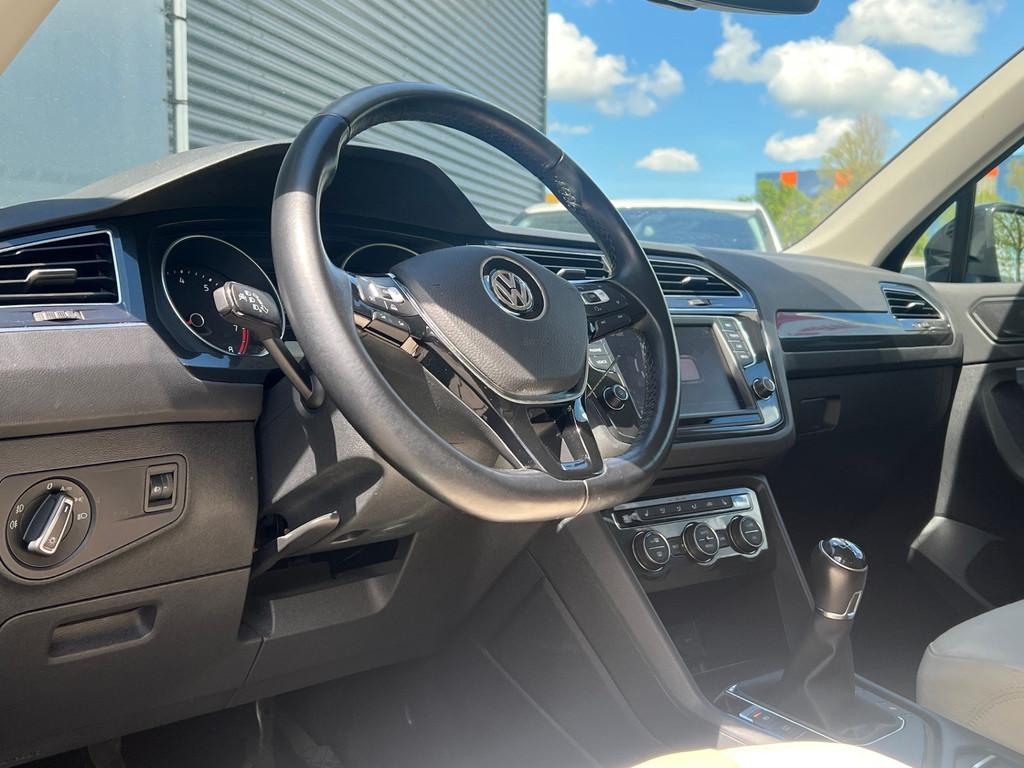 Volkswagen Tiguan BWJ 2016 | 1.4TSI 150PK ACT Connected Seri, Voorwielaandrijving, 4 cilinders, 150 pk, Zwart