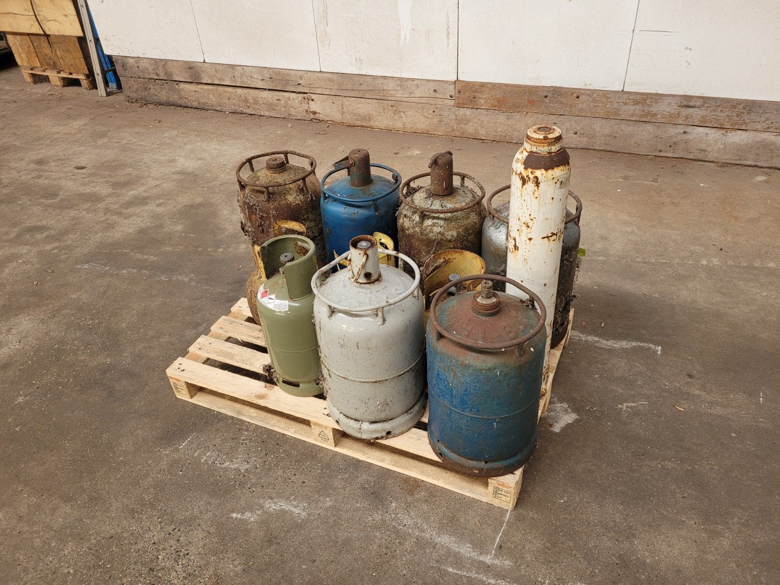 Partij gasflessen voor decoratie of upcycling, Ophalen