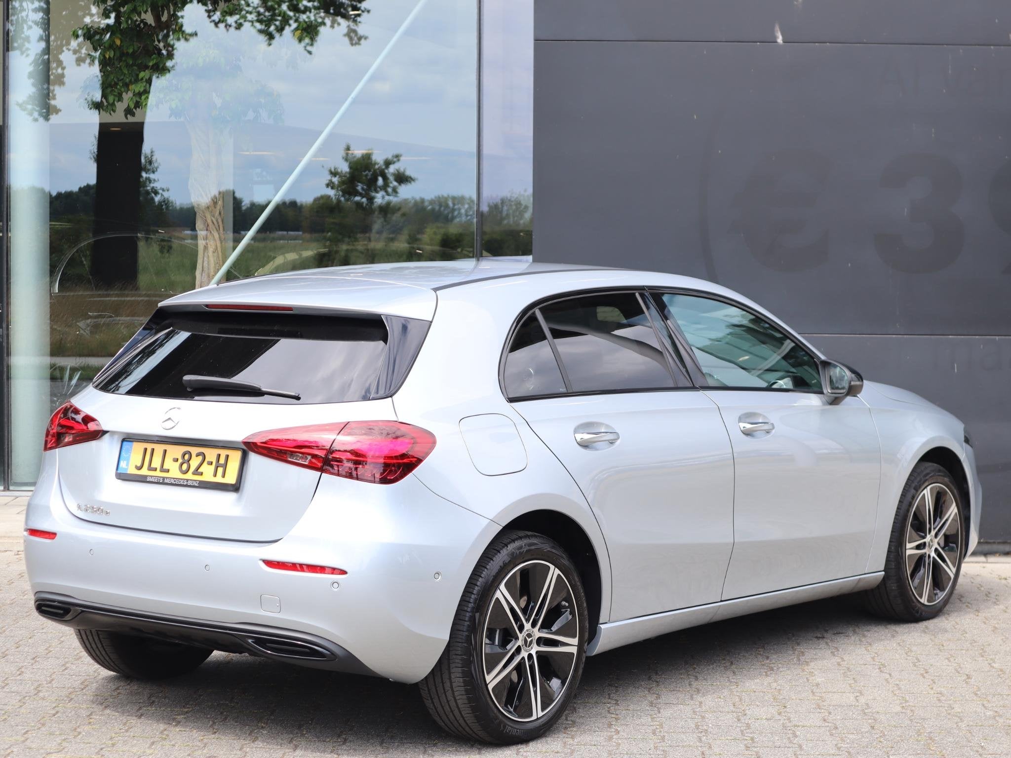 Mercedes-Benz A-klasse 250 e Business Line l Keyless l Achte, Auto's, Mercedes-Benz, Dealer onderhouden, Gebruikt, 16 kWh, Leder en Stof