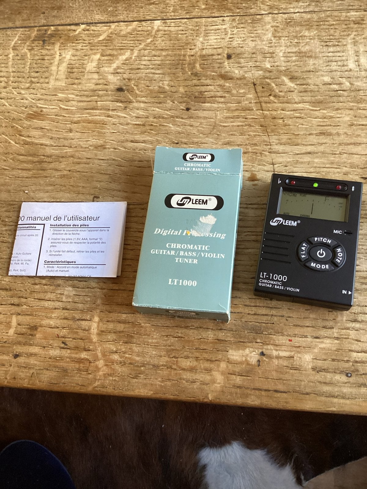 LEEM LT1000 chromatische tuner voor gitaar en bas, Muziek en Instrumenten, Ophalen of Verzenden, Zo goed als nieuw, Minder dan 50 watt