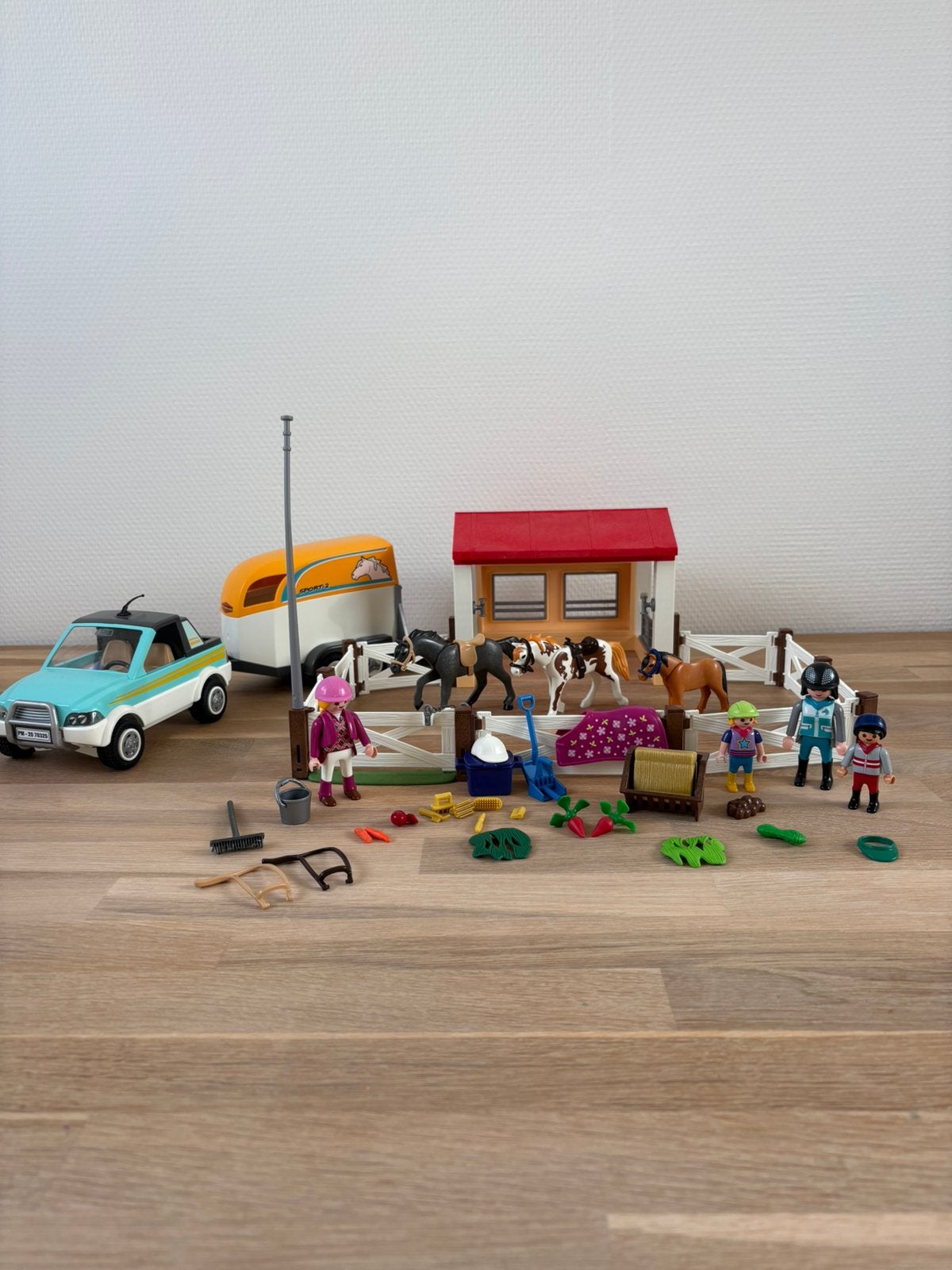 Playmobil, Country, paardenstal met tereinwagen en trailer, Ophalen of Verzenden, Gebruikt, Country
