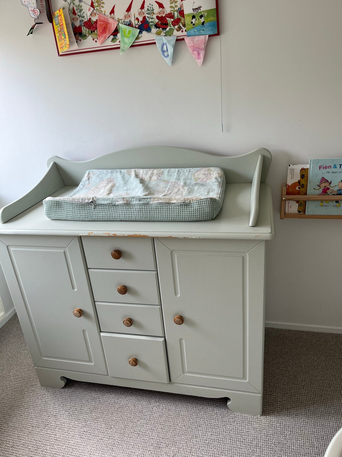 Antieke Commode met 4 lades en 2 kastgedeelten, Kinderen en Baby's, Kinderkamer | Commodes en Kasten, Gebruikt, Commode, Minder dan 90 cm