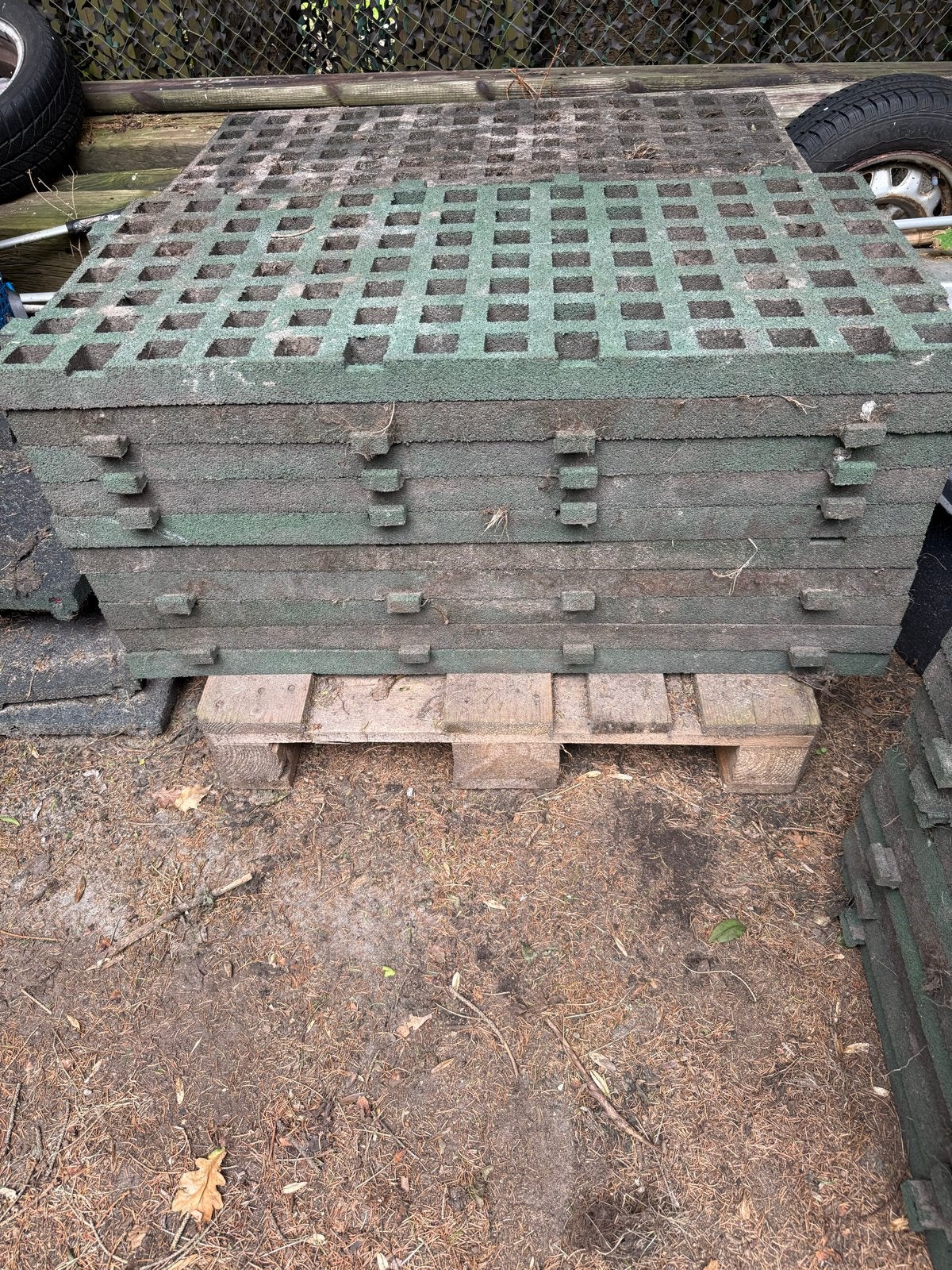 Rubberen grastegels. Doorgroeimatten voor in gras, Ophalen of Verzenden, Gebruikt