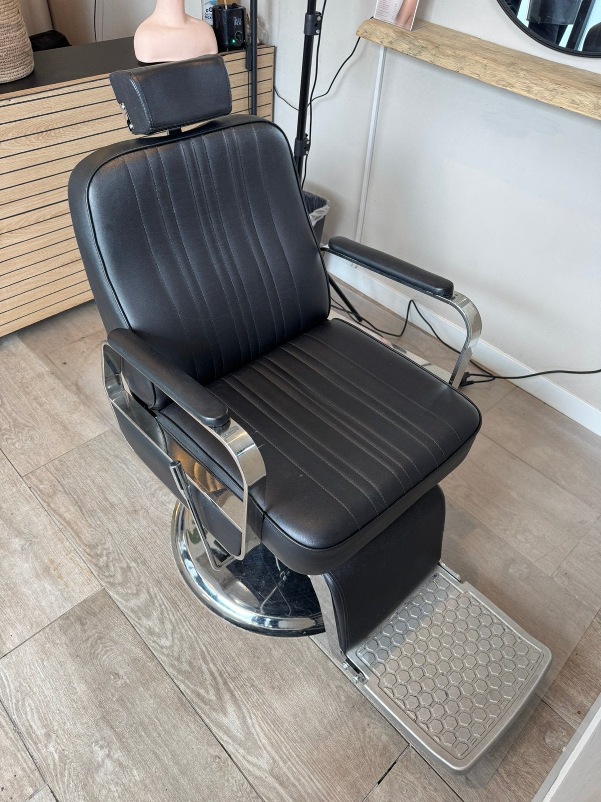 Barber kappersstoel, Ophalen, Zwart, Leer, Zo goed als nieuw