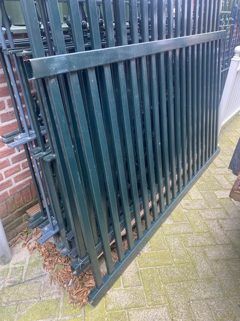2 x ijzeren hekwerk groen 1,97 m x 1,16 m, Ophalen, Gebruikt, Onbekend, Spijlenhekwerk
