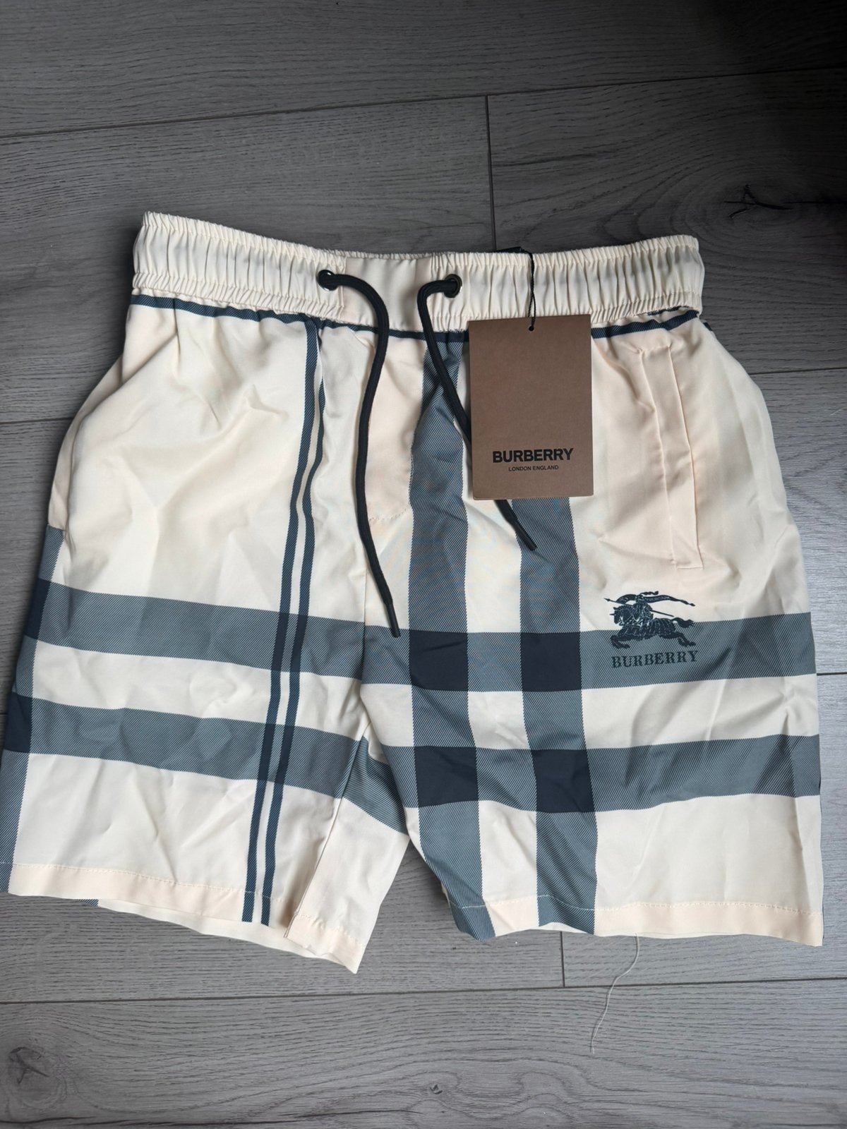 Burberry shorts | Maat L | Nieuw & Ongedragen, Ophalen of Verzenden, Zo goed als nieuw