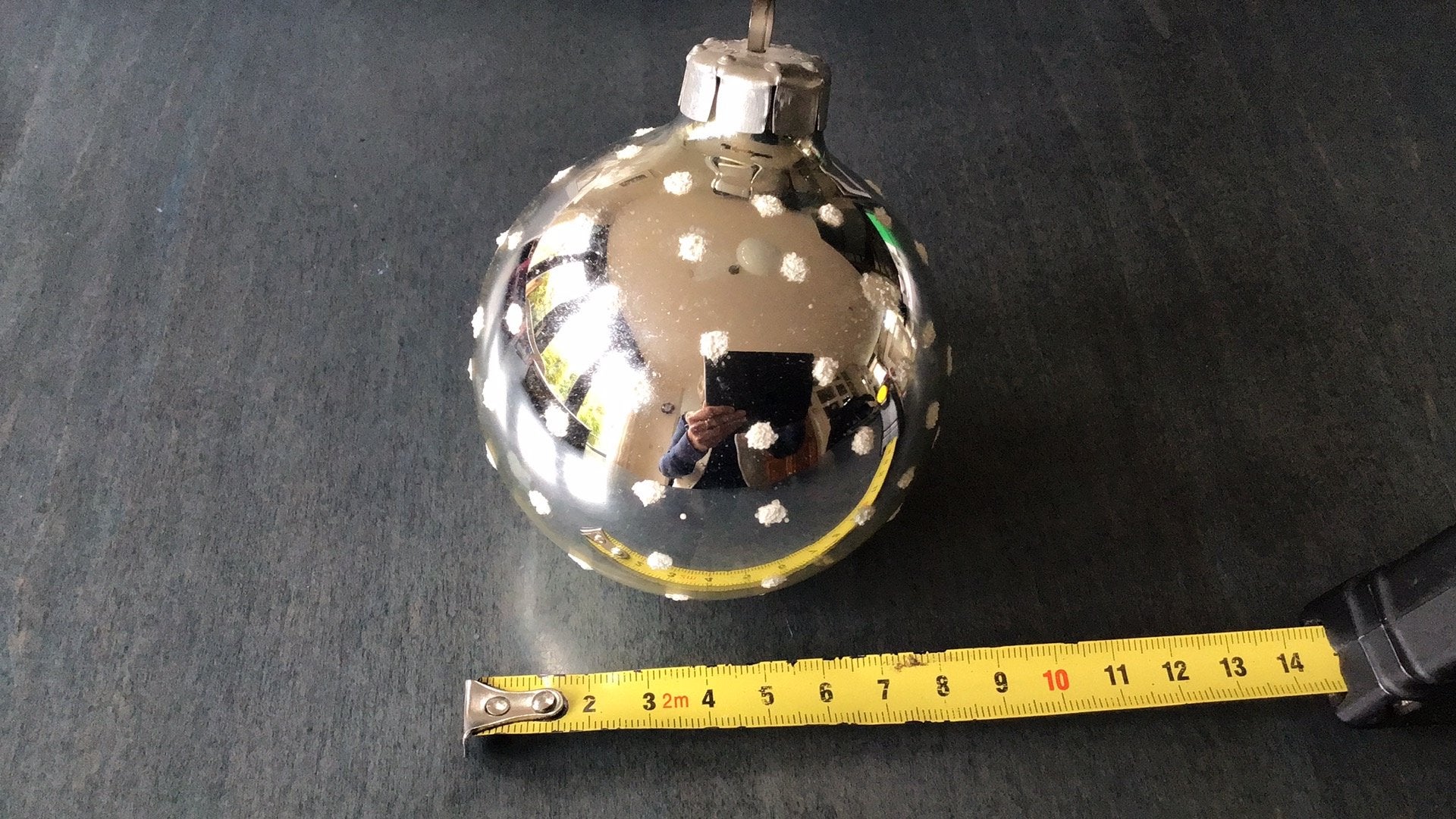4 oude zeldzame grotere kerstballen zilverkleurig met motief, Ophalen of Verzenden, Zo goed als nieuw