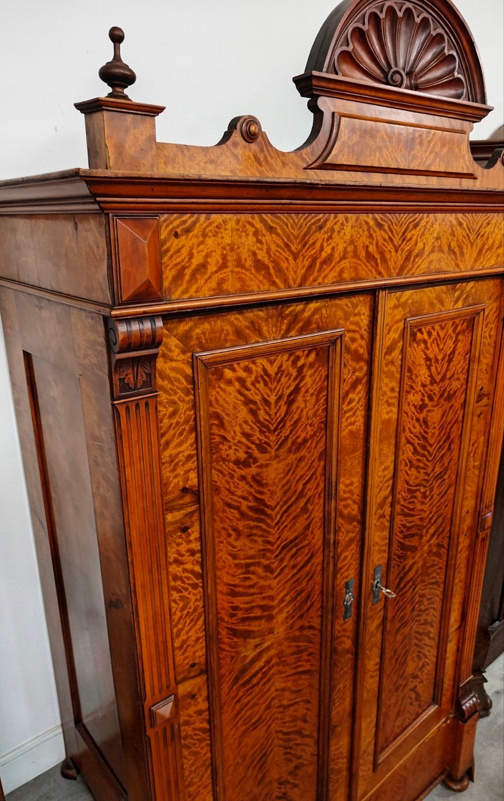 Antieke Biedermeier Linnenkast met Schelpbekroning, Antiek en Kunst, Antiek | Meubels | Kasten, Ophalen
