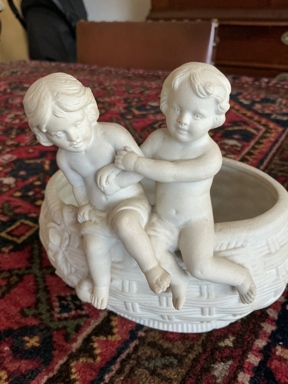 Antiek biscuit bloembakje met 2 naakte kinderen, Antiek en Kunst, Ophalen of Verzenden