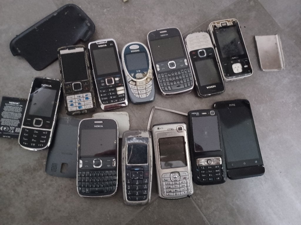 8 oude Nokia telefoons (ook Samsungs, Siemens, HTC), Geen camera, Zwart, Fysiek toetsenbord, Ophalen of Verzenden