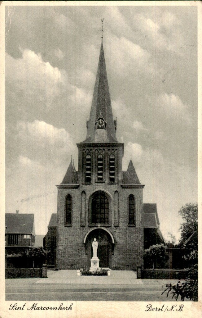 Dorst - Sint Marcovenkerk - voorgevel met beeld, Verzamelen, Ansichtkaarten | Nederland, Ophalen of Verzenden, 1940 tot 1960, Gelopen
