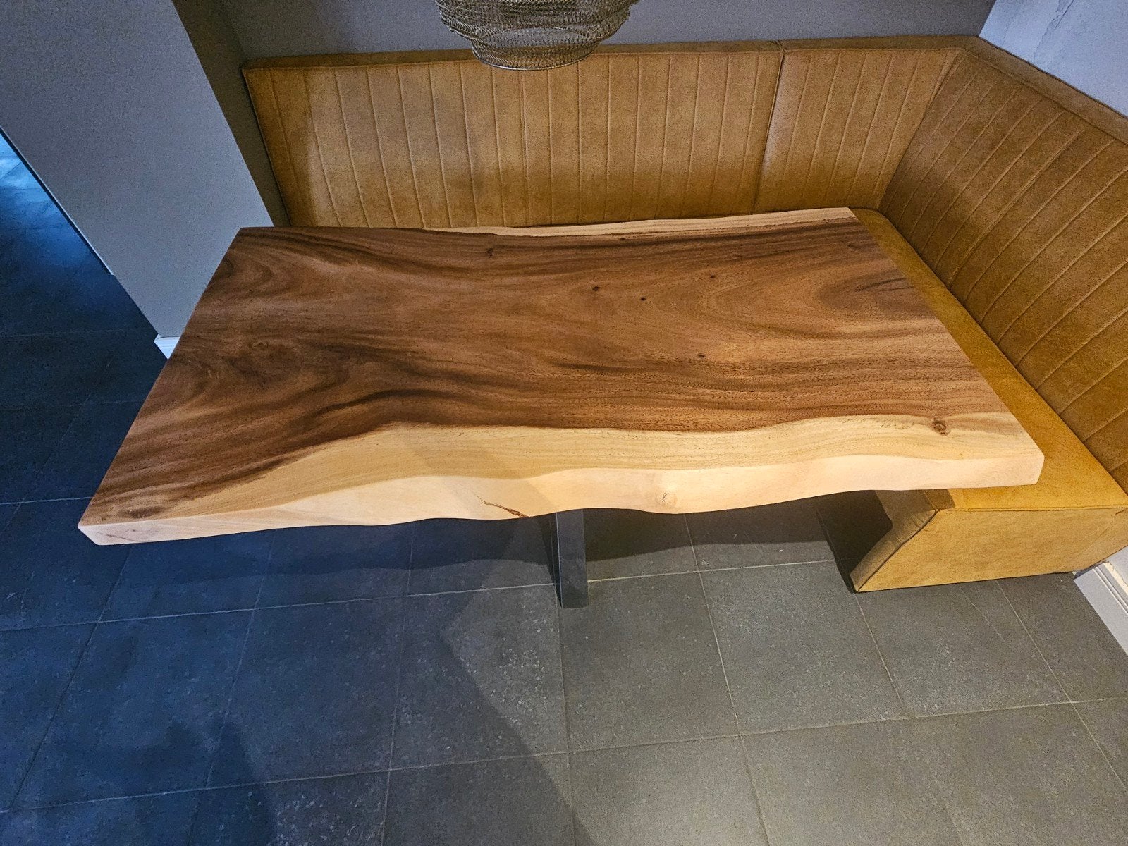 Massieve Suar boomstamtafel 170x90 cm met stalen spinpoot, Ophalen, 50 tot 100 cm, Zo goed als nieuw, 150 tot 200 cm