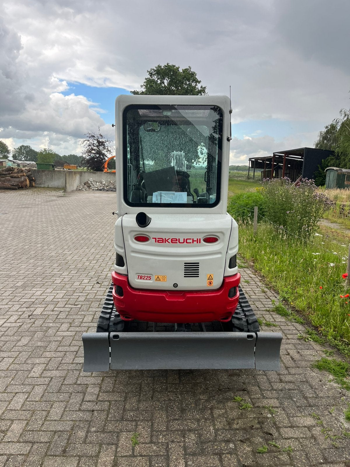 Takeuchi tb 225, Zakelijke goederen, Machines en Bouw | Kranen en Graafmachines, Ophalen of Verzenden, Graafmachine