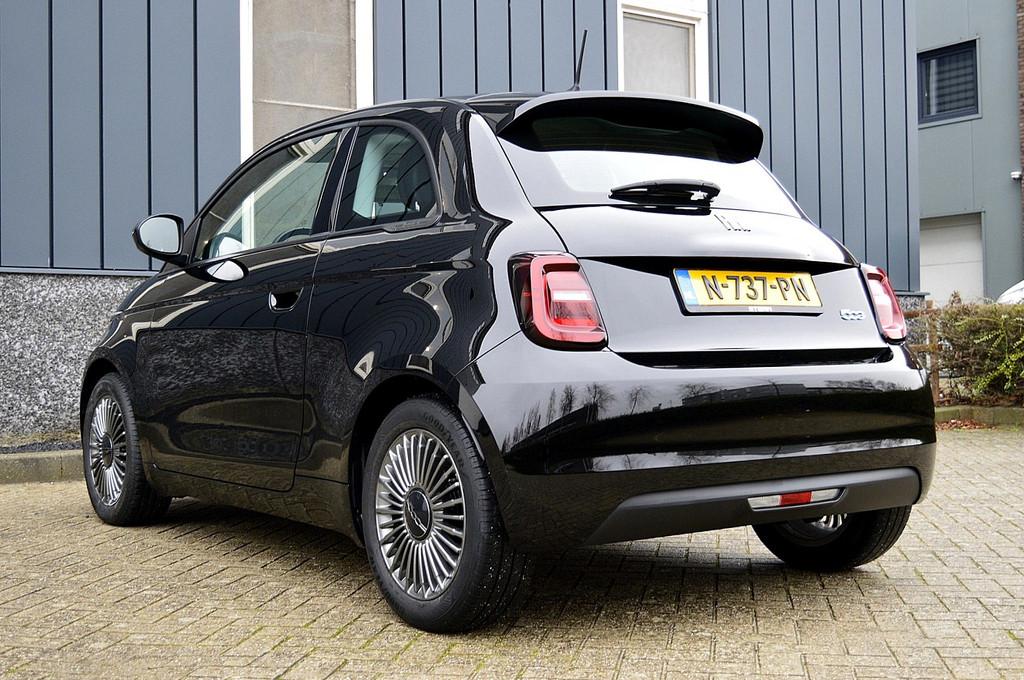 Fiat 500 Passion 42 kWh Rijklaarprijs-Garantie Navigatie Air, 12 maanden, Stof, 4 stoelen, Zwart