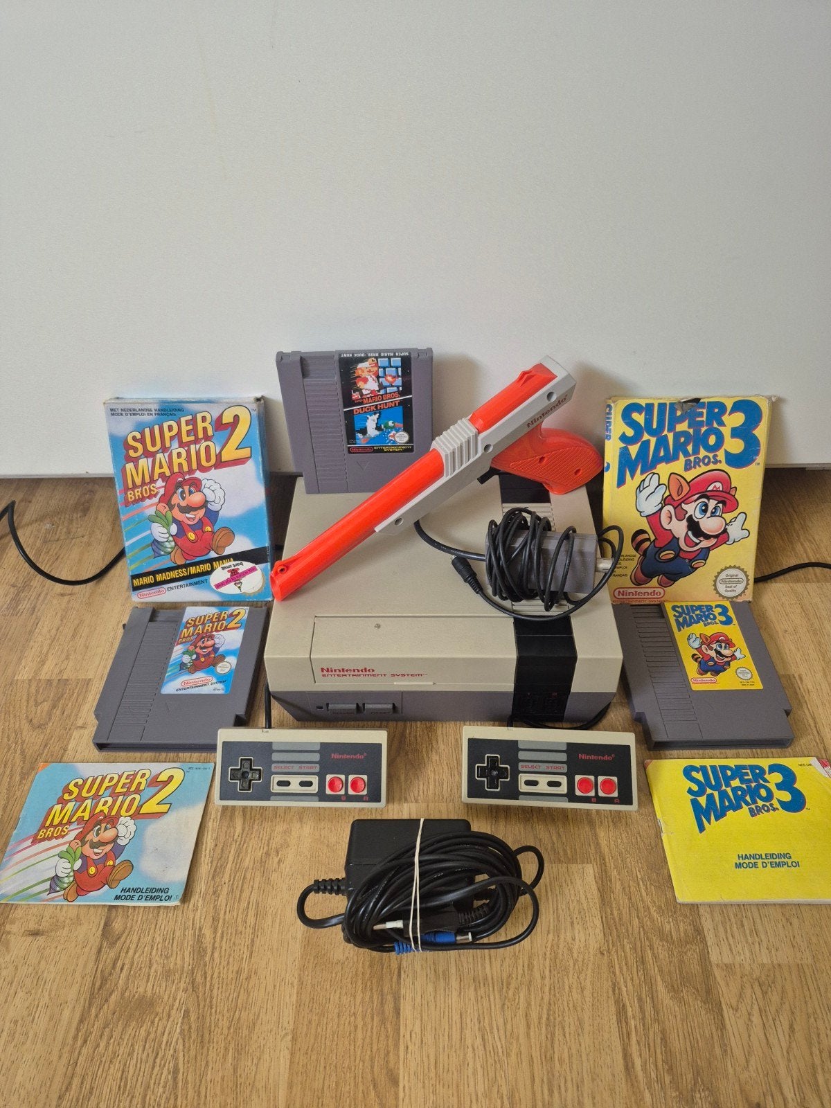 nintendo nes met mario 1 2 en 3 complete set, Ophalen of Verzenden, Gebruikt, Met 2 controllers, Met games