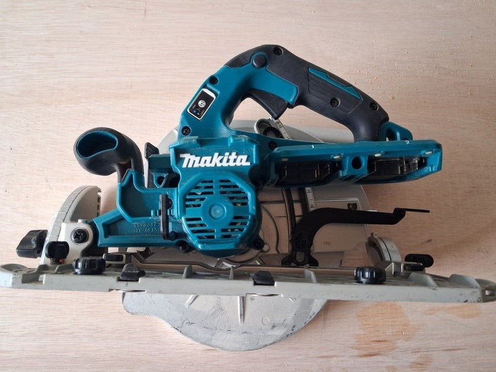 Makita DHS900 Cirkelzaag 36V (2x18V) - Diepe zaagsnedes, Doe-het-zelf en Verbouw, Gebruikt, Cirkelzaag, 70 mm of meer, Ophalen of Verzenden