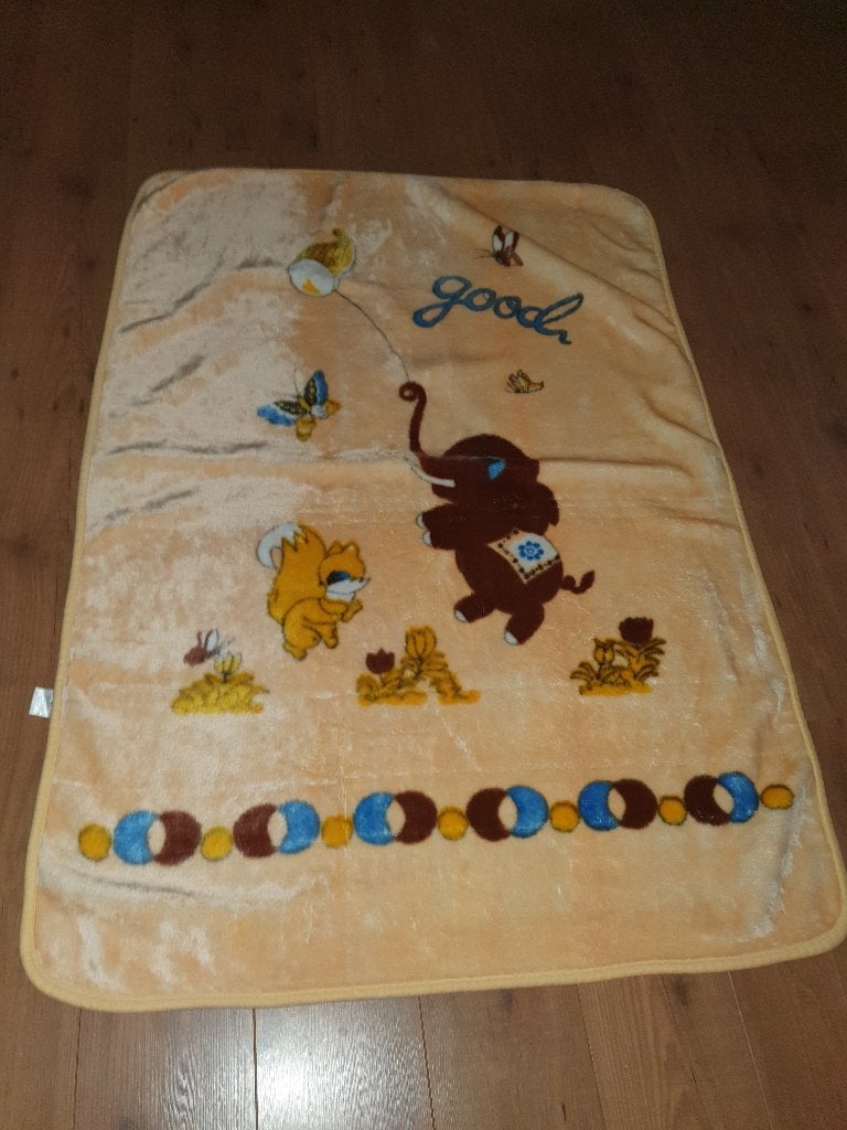 Mooie kinderdeken,  Kleur maten 101 cm breed 147 cm lengte., Huis en Inrichting, Slaapkamer | Beddengoed, Ophalen, Zo goed als nieuw
