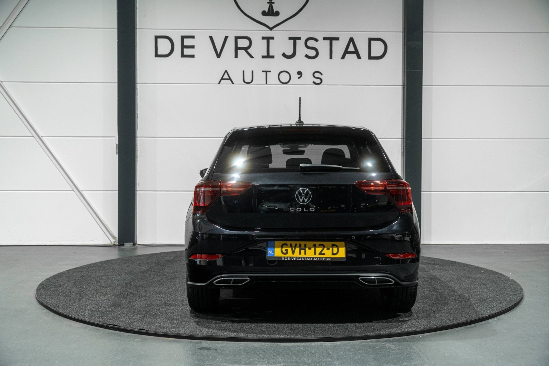 Volkswagen POLO 1.0 TSI R-Line IQ Led stoel verwarming, Gebruikt, 95 pk, Met garantie (alle), Zwart