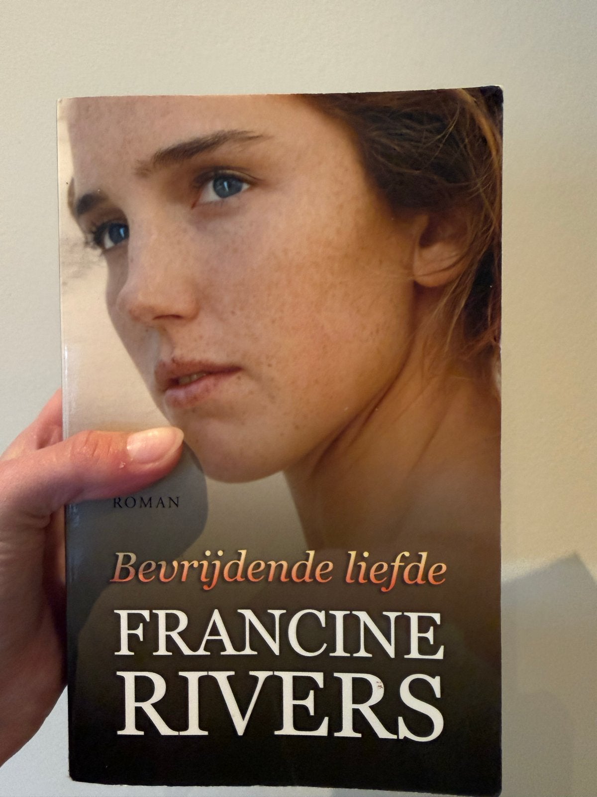 Bevrijdende liefde - Francine Rivers (Roman), Ophalen of Verzenden, Gelezen
