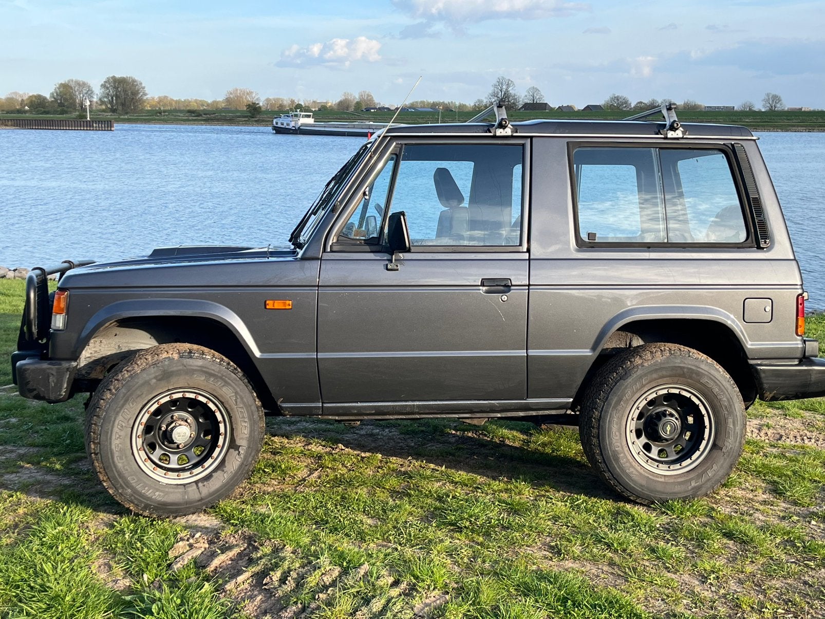 Mitsubishi Pajero L040 MK1, 2500 cc, Stof, Metallic lak, 95 pk