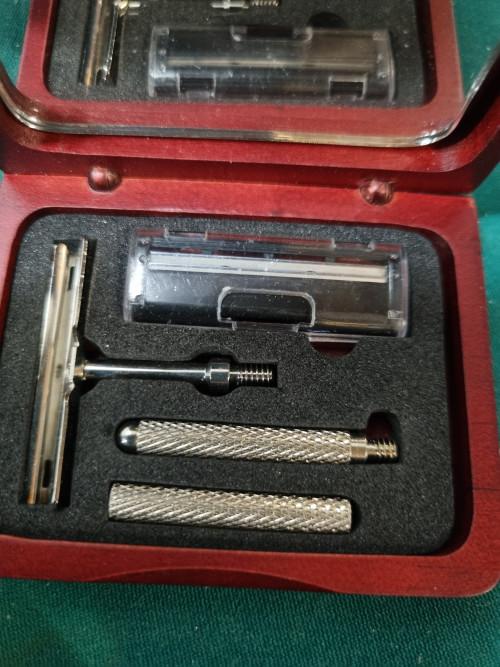 scheermesje reismesje vintage in houten box, Ophalen of Verzenden, 'T Olde Gre-j, Info@toldegrej.nl, Endepoelstraat 20f Didam