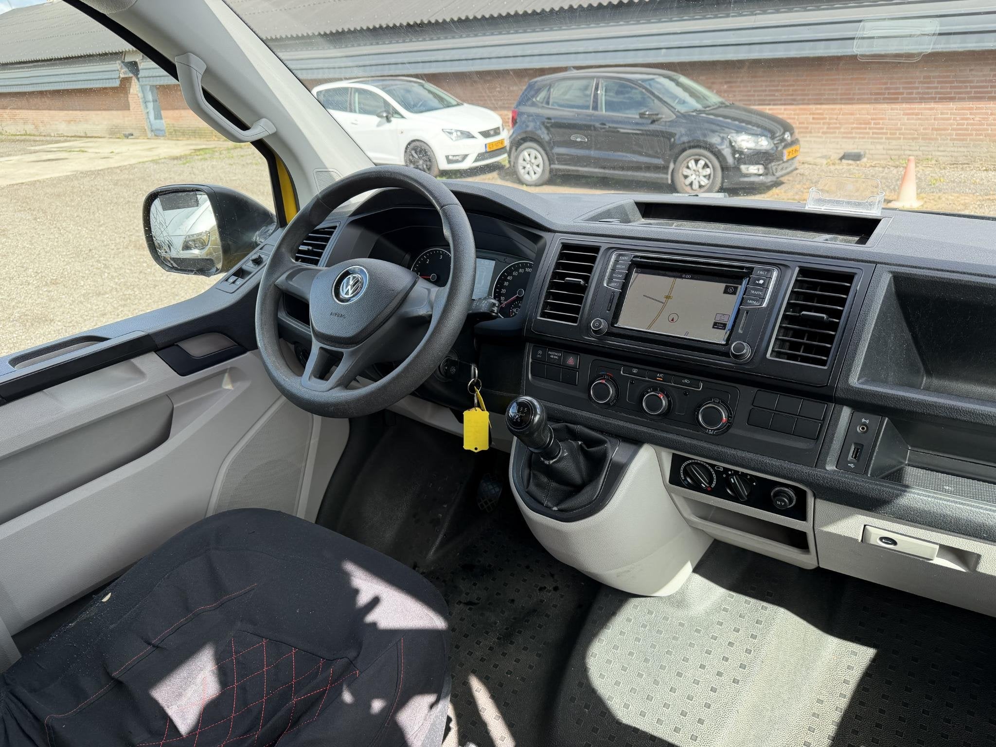 Volkswagen Transporter Kombi 2.0 TDI L2H3 Highline | Navigat, Auto's, Voorwielaandrijving, Stof, Gebruikt, 255 €/maand