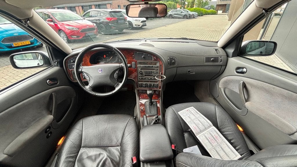 Saab 9-5 2.0t SE AUT | CLIMA | LEDER | CRUISE CONTROL | 17IN, Zwart, 4 cilinders, 150 pk, Bedrijf