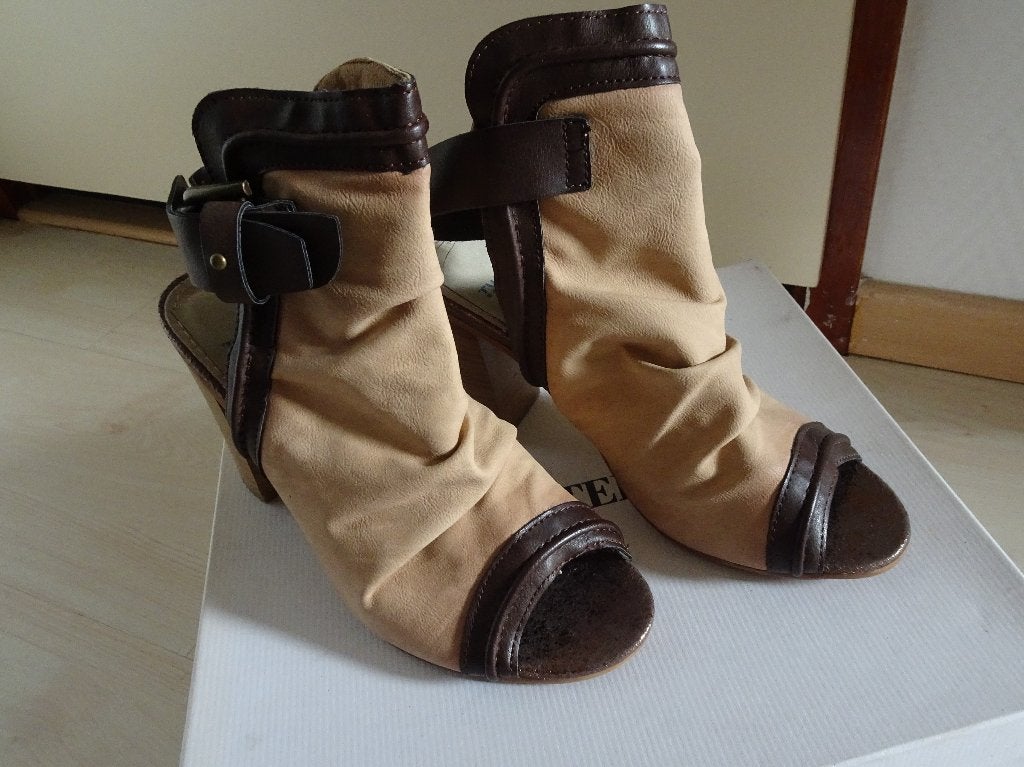 SCHOENEN VAN TWINS MAAT 38, Overige kleuren, Ophalen of Verzenden, Zo goed als nieuw, Schoenen met hoge hakken