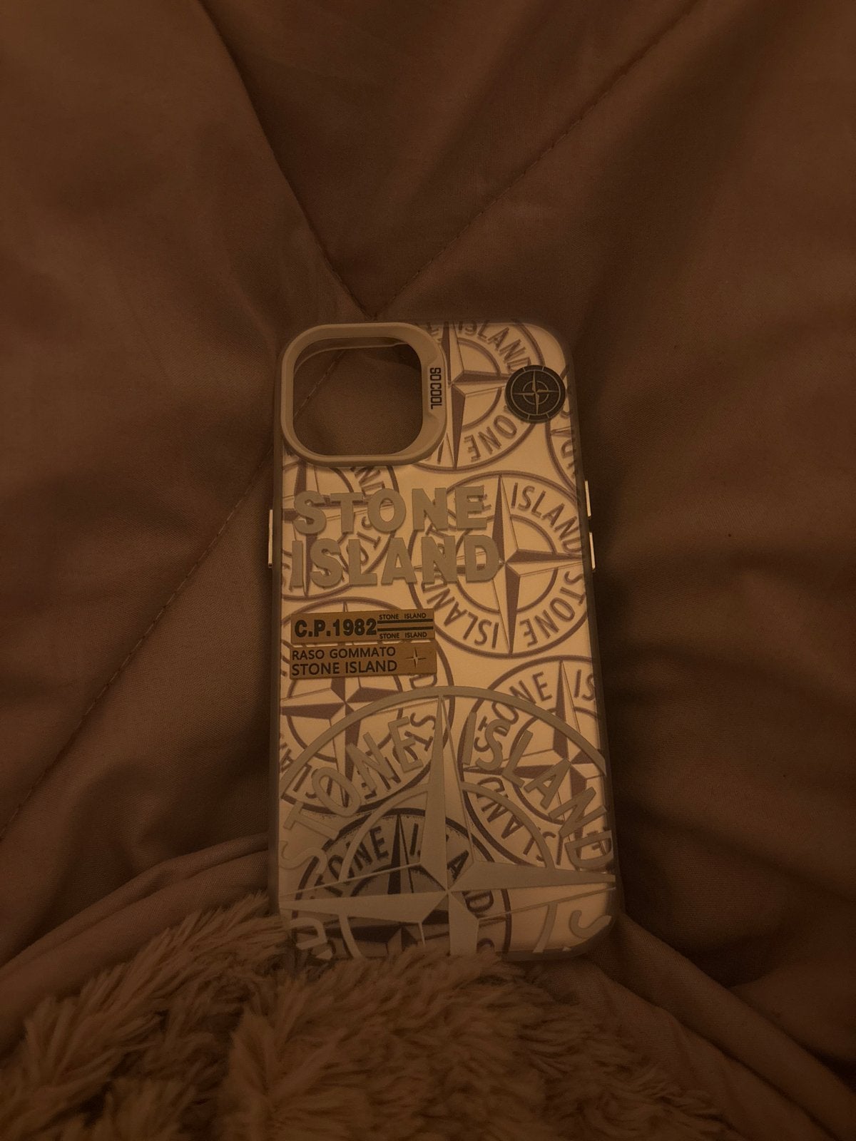Stone Island iPhone 15 Hoesje - gloed nieuw, Telecommunicatie, IPhone 15, Nieuw, Hoesje of Tasje, Schokbestendig