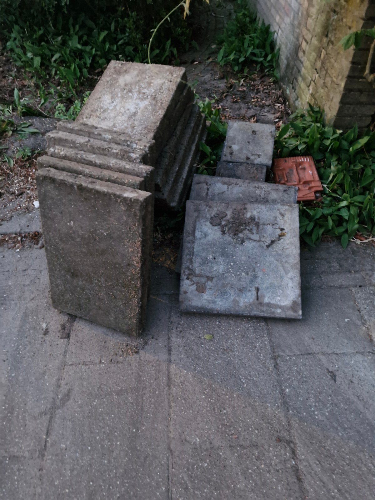 Grind en terrastegels - voor een vergoeding ophalen, Ophalen, Beton, Terrastegels