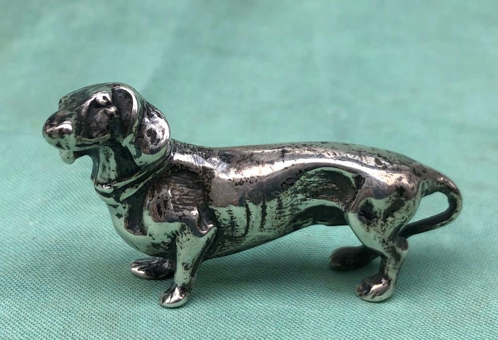 Zilveren miniatuur teckel, Antiek en Kunst, Antiek | Goud en Zilver, Ophalen of Verzenden, Zilver