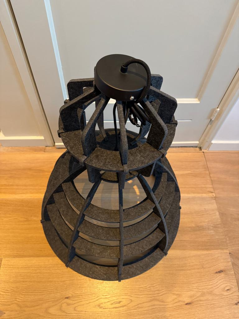 Het Lichtlab - no19XL donkergrijs vilten hanglamp, Huis en Inrichting, Lampen | Hanglampen, Ophalen of Verzenden, Zo goed als nieuw