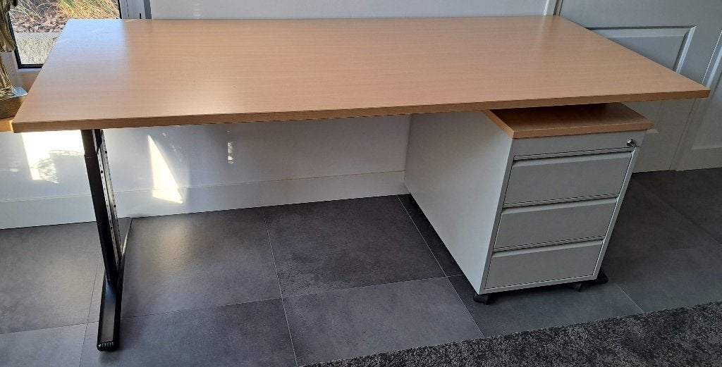 bureau/tafel & hoekbureau & ladenblok, Ophalen, Gebruikt, 180 cm, Overige materialen