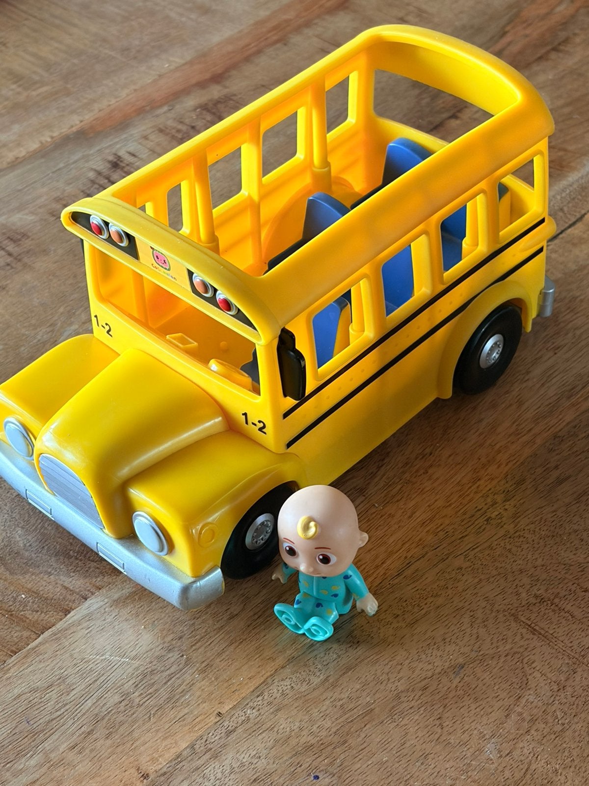 Cocomelon schoolbus met geluid en JJ, Ophalen of Verzenden, Zo goed als nieuw